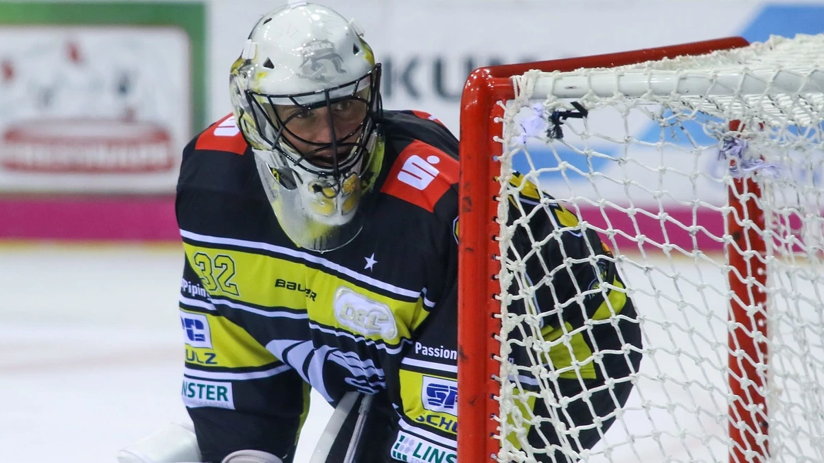 Dimitri Pätzold steht weiterhin im Tor der Krefeld Pinguine.
