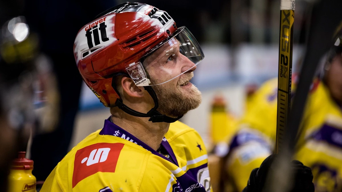 Daniel Pietta (#86, Krefeld Pinguine), DEL, Duesseldorfer EG - Krefeld Pinguine, ISS Dome, Duesseldorf
Foto: BEAUTIFUL SPORTS / Steffie Wunderl *** Local Caption *** 00181556 | Verwendung weltweit