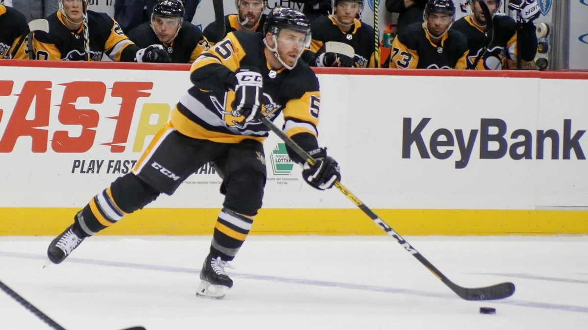 Pittsburgh Penguins' David Warsofsky (55) plays against the Columbus Blue Jackets in a preseason NHL hockey game, Thursday, Sept. 19, 2019, in Pittsburgh. (AP Photo/Keith Srakocic)
