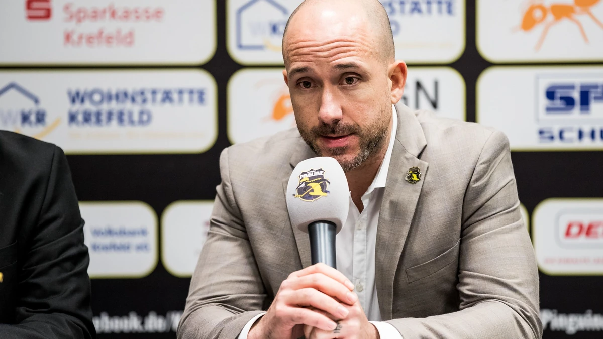Krefeld Pinguine Trainer Brandon Reid, DEL: Krefeld Pinguine - Koelner Haie, YAYLA ARENA, Krefeld *** Local Caption *** 00246365 | Verwendung weltweit