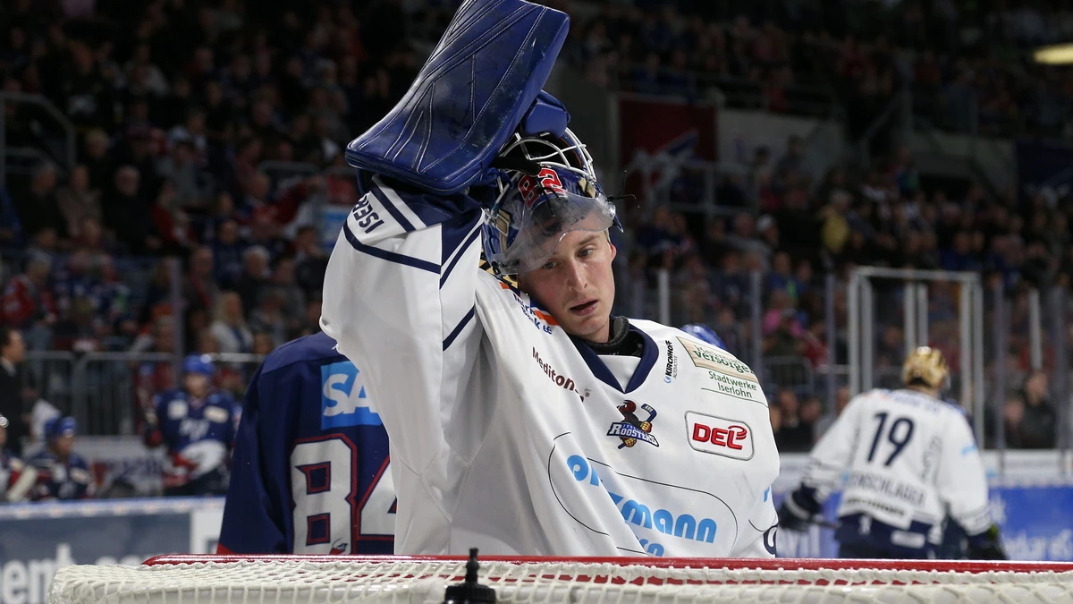 Jonas Andreas Jenike (92, goalie, Iserlohn Roosters),

DEL Eishockey Bundesliga, Adler Mannheim - Iserlohn Roosters, 03.01.2020, 34. Spieltag, Saison 2019/20, Foto: M. Deines / PROMEDIAFOTO, | Verwendung weltweit