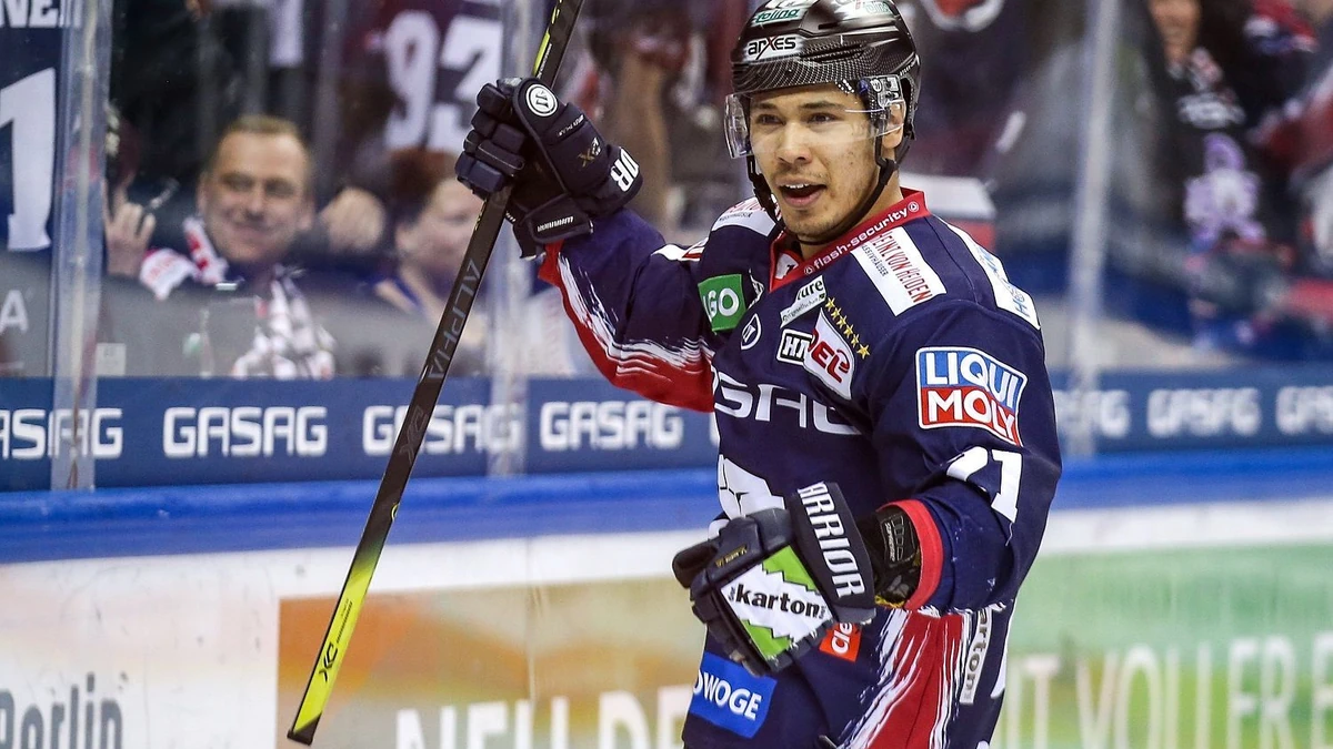 16.02.2020, Berlin: Eishockey: DEL, Eisb?ren Berlin - Adler Mannheim, Hauptrunde, 45. Spieltag, Mercedes Benz Arena. Berlins Austin Ortega jubelt nach seinem Treffer zum 3:2. Foto: Andreas Gora/dpa | Verwendung weltweit