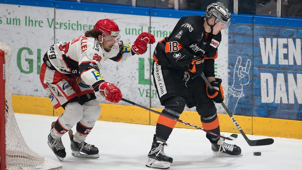 Darren Mieszkowski (Loewen Frankfurt, 18) vor Patrick Pohl (Eispiraten Crimmitschau, 28).
Loewen Frankfurt - Eispiraten Crimmitschau, Eishockeyspiel am 23.02. 2020 in der Eissporthalle in Frankfurt. | Verwendung weltweit