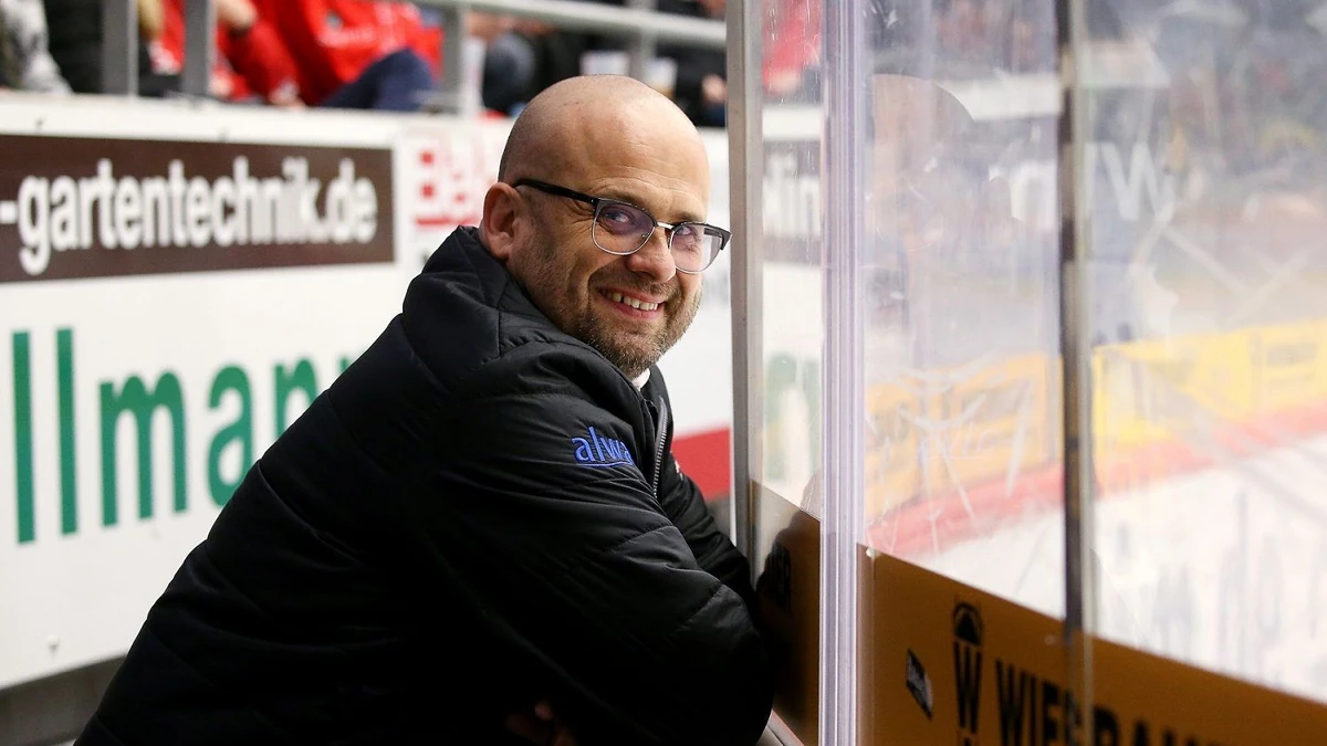 BAU//  28.02.2020 Bietigheim Eishockey Steelers Bietigheim vs. Heilbronner Falken, Gesch?_ftsf?_hrer Volker Schoch (Steelers) | Verwendung weltweit