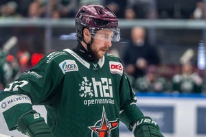 Lewis Zerter-Gossage spielt weiterhin für die Starbulls Rosenheim.
