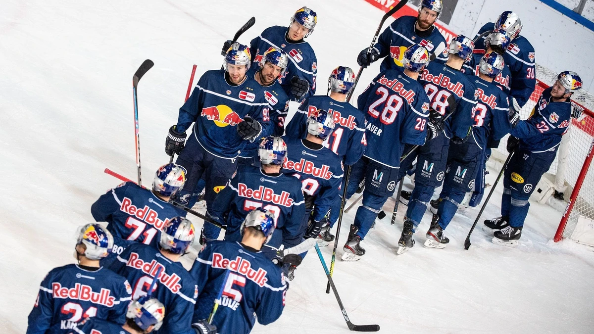 Eishockey: MagentaSport Cup, Finalrunde, Halbfinale, EHC Red Bull München - Düsseldorfer EG im Olympia-Eissportzentrum. Die Spieler von München jubeln über ihren Sieg gegen Düsseldorf.