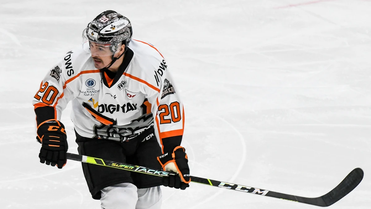18.02.2021, erdgas schwaben arena, Kaufbeuren, DEL2, ESV Kaufbeuren vs L?wen / Loewen Frankfurt, im Bild Manuel Strodel (Frankfurt, #20) Foto ? nordphoto.GmbH / Hafner