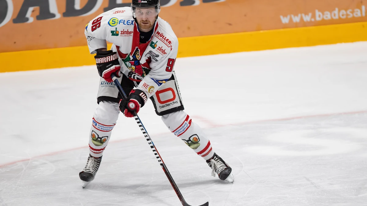 Patrick Kurz (EHC Freiburg, 96). Eishockey-Spiel der DEL 2 zwischen den Loewen Frankfurt und dem EHC Freiburg am 28. Februar 2021 in der Eissporthalle Frankfurt am Main.