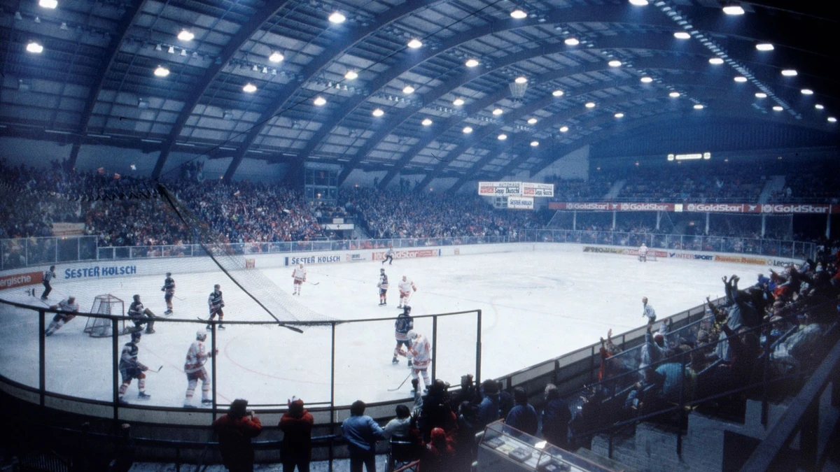 Das Eis- und Schwimmstadion an der Lentstraße. Hier trug der Kölner EC 1988 seine Heimspiele aus. So voll wie bei Bundesliga-Spielen wurde es im Pokal allerdings nicht.
