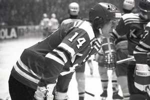 In der Saison 1976/77 wurde Erich Kühnhackl Deutscher Meister mit dem Kölner EC.