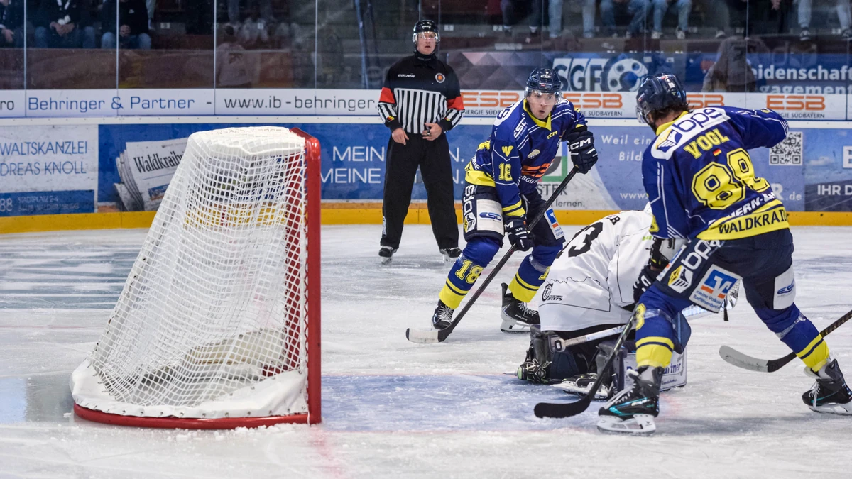 EHC Waldkraiburg im Testspiel gegen den TSV Trostberg