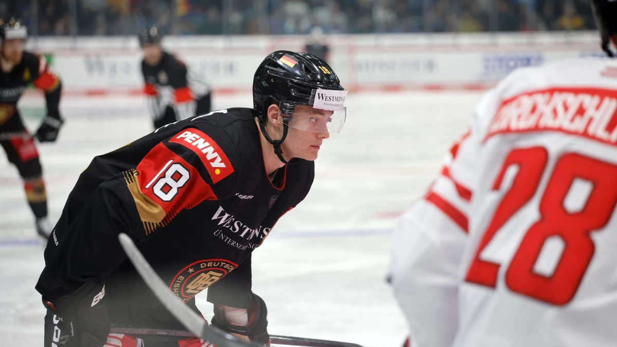 Eishockey: Länderspiel, Deutschland - Österreich: Der Deutsche Tim Stützle in Aktion.