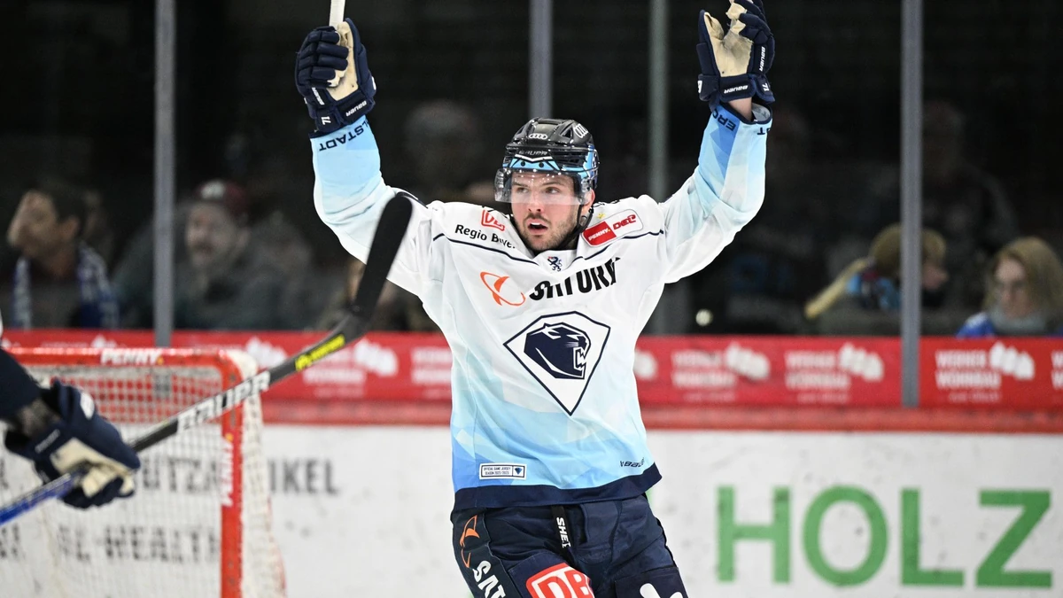 Justin Feser (ERC Ingolstadt) Schwenninger Wild Wings gegen ERC Ingolstadt, Eishockey, DEL, 49. Spieltag, Saison 2022/2023, 03.02.2023 Foto: Eibner-Pressefoto/Sven Laegler