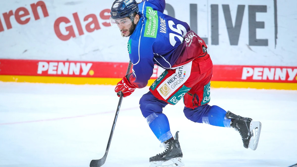 26.12.2023, Düsseldorf, Eishockey, Penny DEL, 30. Spieltag, PSD-BANK Dome, Düsseldorfer EG - Augsburger Panther: Phil Varone (Düsseldorfer EG)