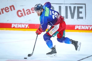 26.12.2023, Düsseldorf, Eishockey, Penny DEL, 30. Spieltag, PSD-BANK Dome, Düsseldorfer EG - Augsburger Panther: Phil Varone (Düsseldorfer EG)