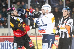 17.02.2024, Bern, PostFinance Arena, NL: SC Bern - HC Ambri-Piotta, #46 Joona Luoto (Bern, left) fights against #5 Tobias Fohrler (Ambri, right) (Photo by Kjetil Waber/Just Pictures/Sipa USA)