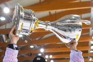 Der DEL-Meisterpokal.