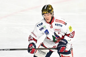 Eishockey DEL2 - 24/25 - 8. Spieltag: Krefeld Pinguine vs EHC Freiburg am 04.10..2024 in der Yayla Arena in Krefeld Freiburgs Eero Elo (Nr.84) Foto: osnapix