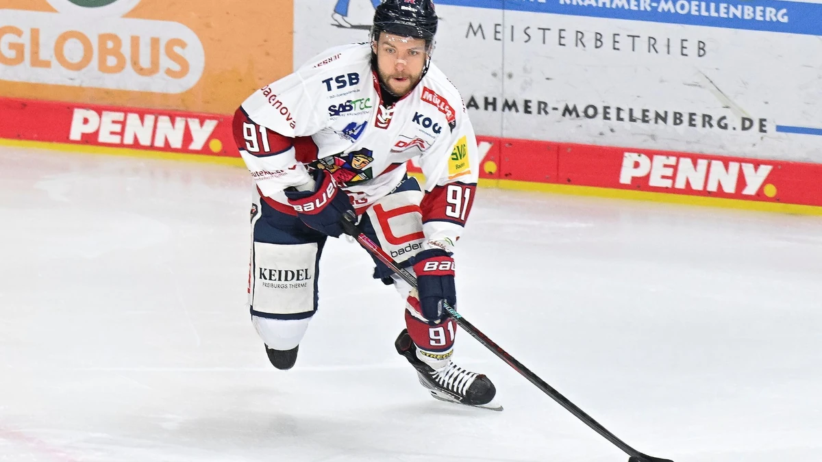 Tomas Schwamberger erzielte zwei Tore für den EHC Freiburg. 
