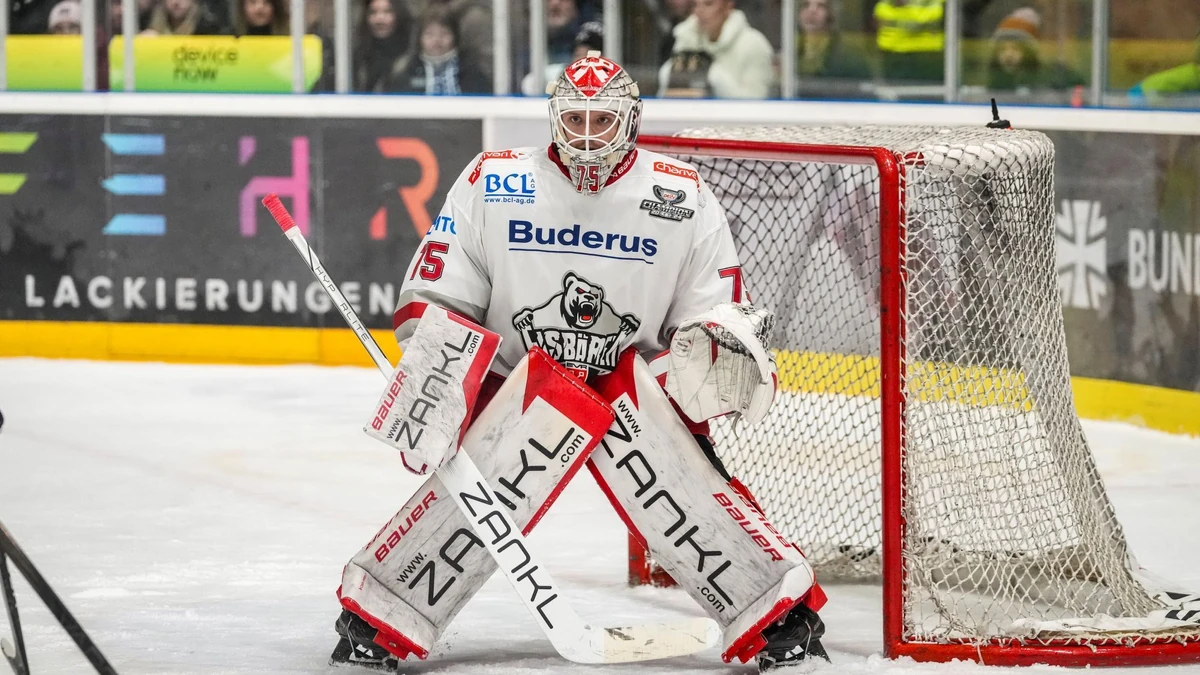 Jonas Neffin im Tor der Eisbären Regensburg war ein sicherer Rückhalt.