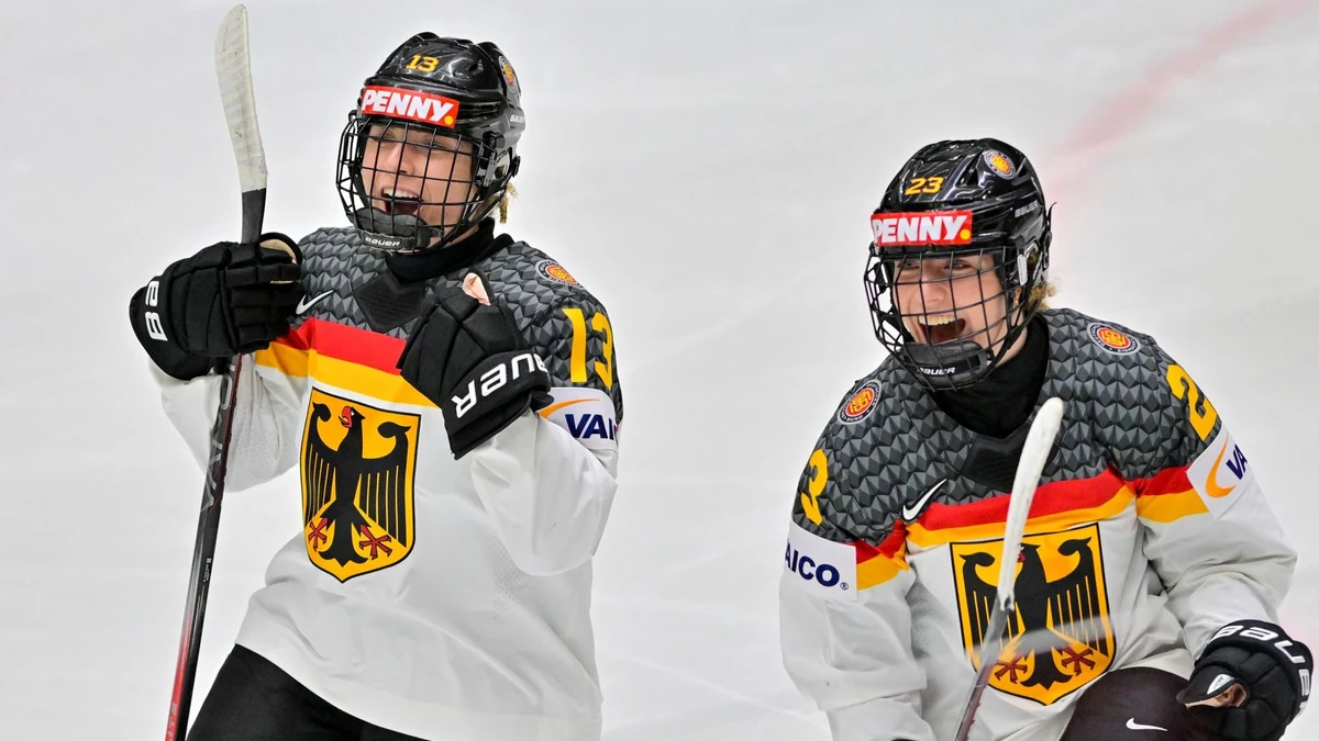 Lilli Welcke (rechts) traf zweimal für Deutschland.