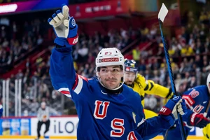 Mikey Eyssimont bejubelt sein Tor zum zwischenzeitlichen 4:0 für die USA im WM-Halbfinalspiel gegen Schweden.