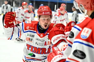 Jonathan Dahlén bejubelt einen Treffer für Timrå IK.