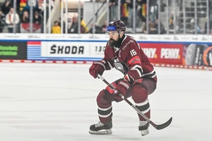 Der lettische Nationalspieler Kaspars Daugavins, hier beim Deutschland-Cup in Landshut, läuft nun für die Kassel Huskies auf.