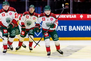 Ivar Stenberg (rechts) brachte Frölunda in Führung.