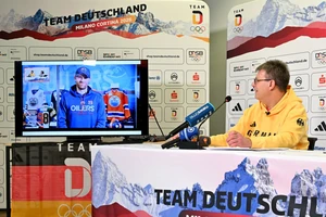 Bei einer Pressekonferenz war Fahnenträger Leon Draisaitl nur zugeschaltet. Bald trifft auch der NHL-Star in Mailand ein.