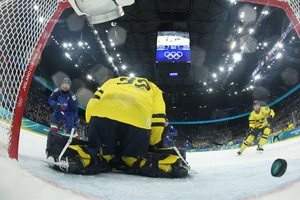 Luca Frigo (links) brachte Italien im Spiel gegen Schweden in Führung. 