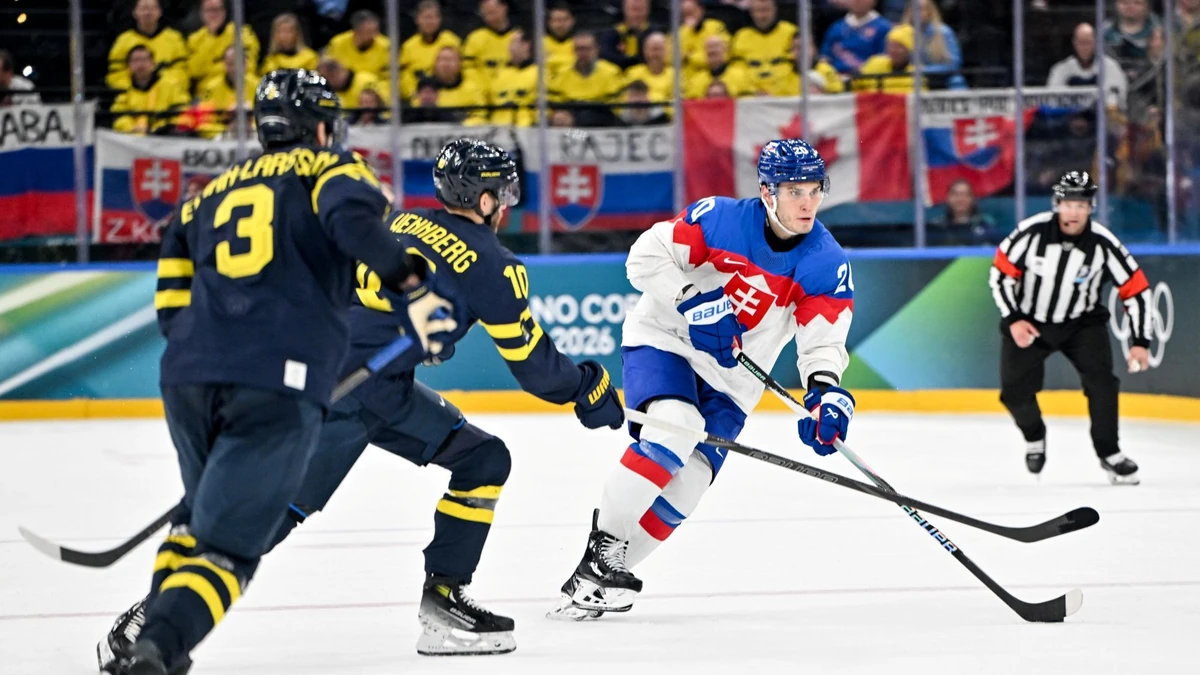 Verloren und dennoch Gruppensieger: Die Slowakei, hier mit Juraj Slafkovsky (rechts) steht im olympischen Viertelfinale.
