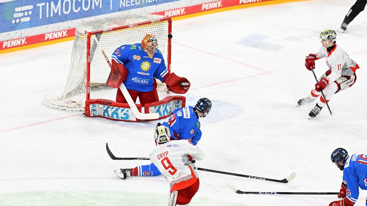 Simon Gnyp erzielt die 2:1-Führung für den EC Bad Nauheim in Düsseldorf.