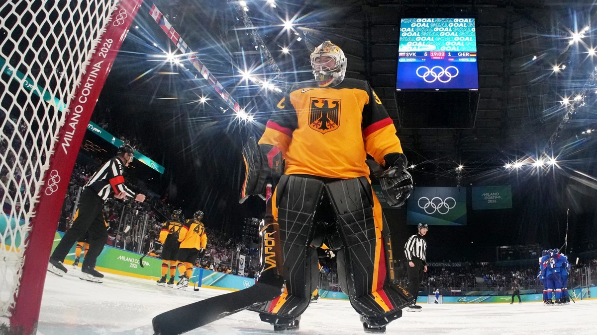 Schon wieder drin. Torhüter Philipp Grubauer nach dem fünften Gegentor im Viertelfinale gegen die Slowakei.