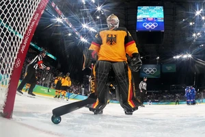 Schon wieder drin. Torhüter Philipp Grubauer nach dem fünften Gegentor im Viertelfinale gegen die Slowakei.