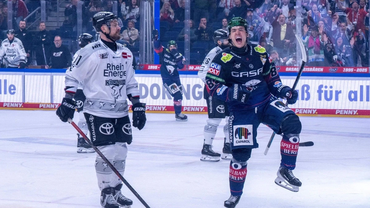 Moritz Kretzschmar (rechts) jubelt nach seinem Treffer zum 2:0 im ersten Halbfinalspiel gegen Köln.