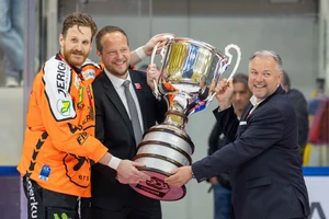Korbinian Holzer gewann zum Abschluss seiner aktiven Laufbahn mit den Graz 99ers die Meisterschaft in der ICEHL.
