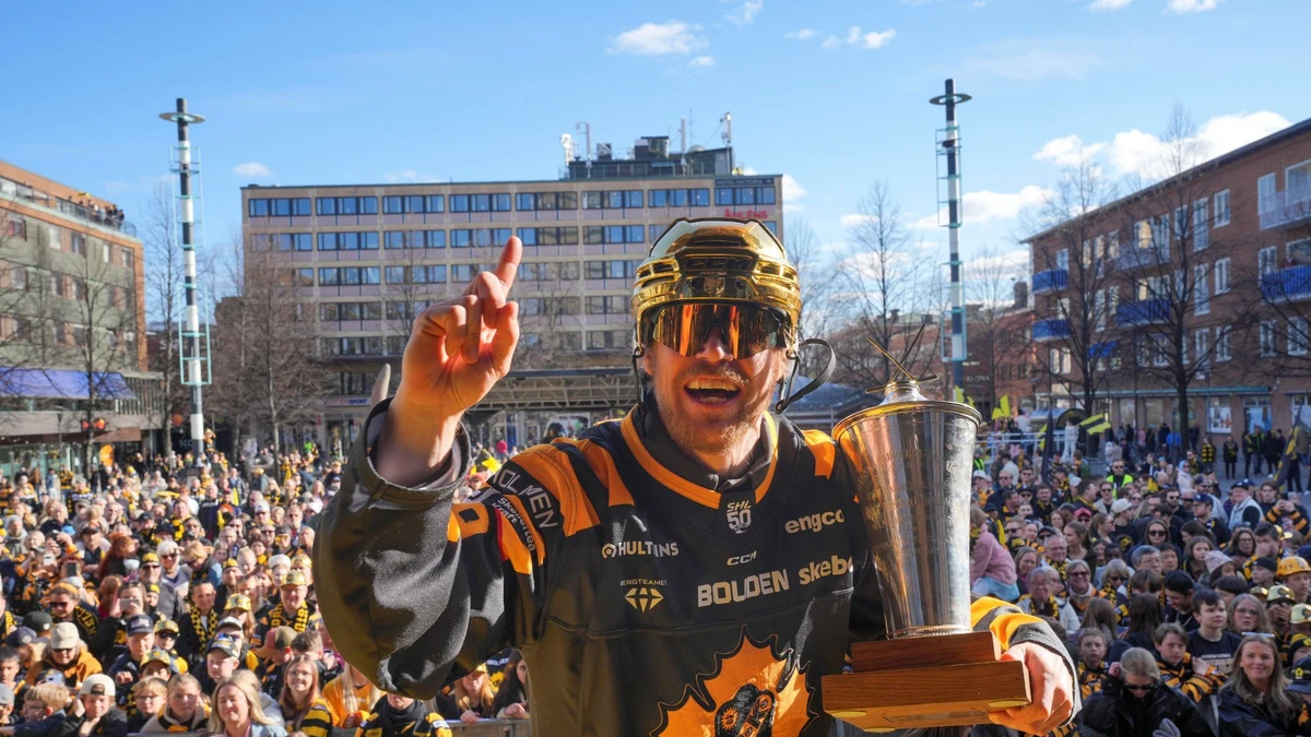Der Däne Mikkel Aagaard feiert mit Skellefteå AIK die schwedische Meisterschaft.