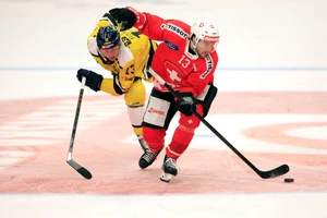 Nico Hischier spricht im Interview nach dem Testspiel in Schweden über die Heim-WM für die Schweiz.