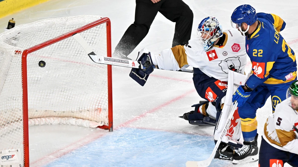 Hier schlägt es zum 0:1 hinter Eisbären-Goalie Jonas Neffin ein.