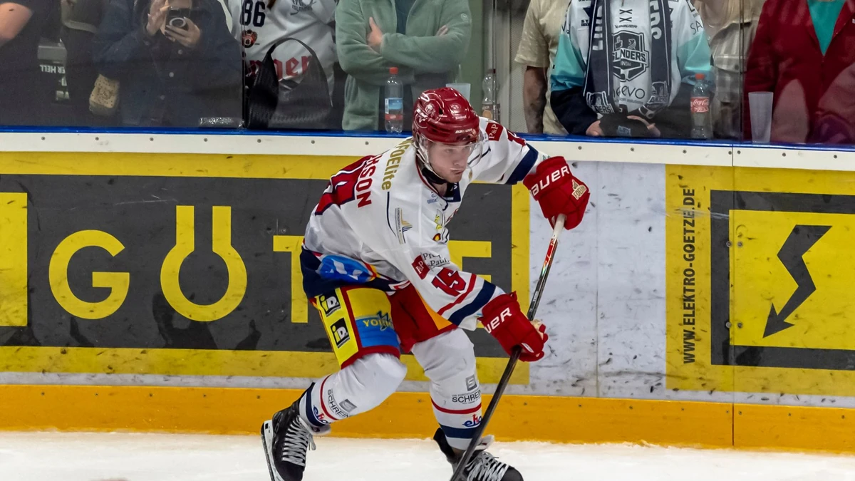 Dylan Jackson traf viermal für den Deggendorfer SC beim 10:2-Auswärtssieg in Passau.