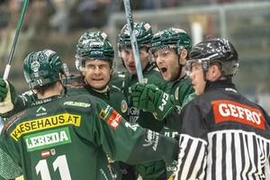 Jubel beim Liga-Neuling aus Dornbirn: Der HC Tigers steht auf Rang zwei - hinter Tabellenführer Tölzer Löwen.