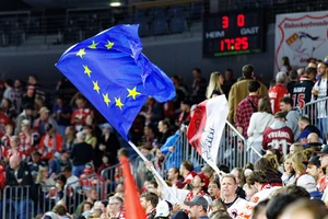 Die Kölner Haie haben bei ihrer Rückkehr auf die europäische Bühne die CHL-Vorrunde auf Rang drei beendet.