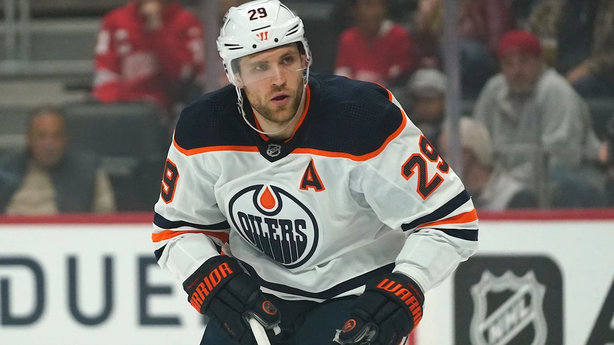 Edmonton Oilers center Leon Draisaitl plays against the Detroit Red Wings in the first period of an NHL hockey game Tuesday, Nov. 9, 2021, in Detroit. (AP Photo/Paul Sancya)