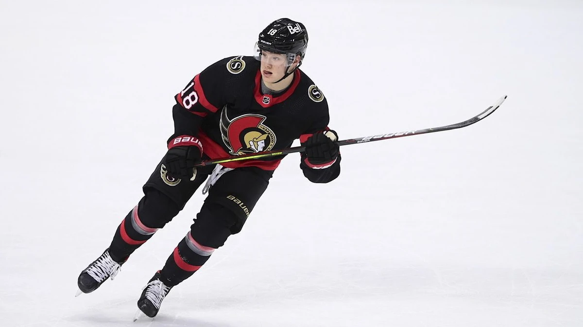 Tim Stützle im Trikot der Ottawa Senators.