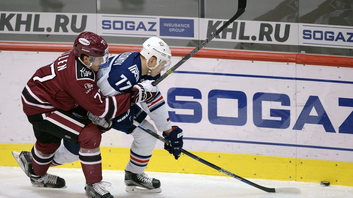 Patrick Mullen im Trikot von Dinamo Riga.