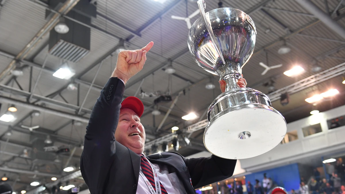In der Saison 2016/17 verteidigte der EHC Red Bull München mit Trainer Don Jackson die Meisterschaft erfolgreich.