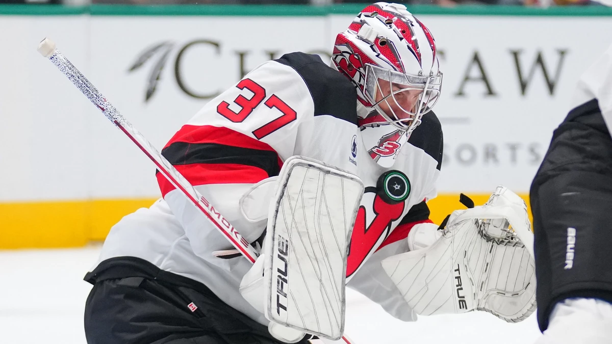 Connor Hellebuyck im Trikot seines neuen Arbeitsgebers New Jersey Devils.