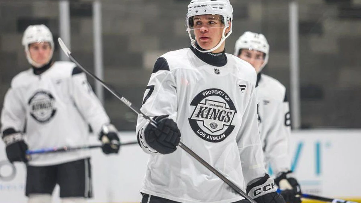 Tobias Krestan im Trikot der Los Angeles Kings während des Development Camps. 
