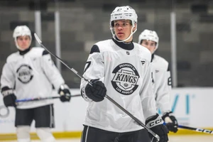Tobias Krestan im Trikot der Los Angeles Kings während des Development Camps.